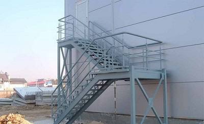 Лестница металлическая промышленная эвакуационная ЛМП-1